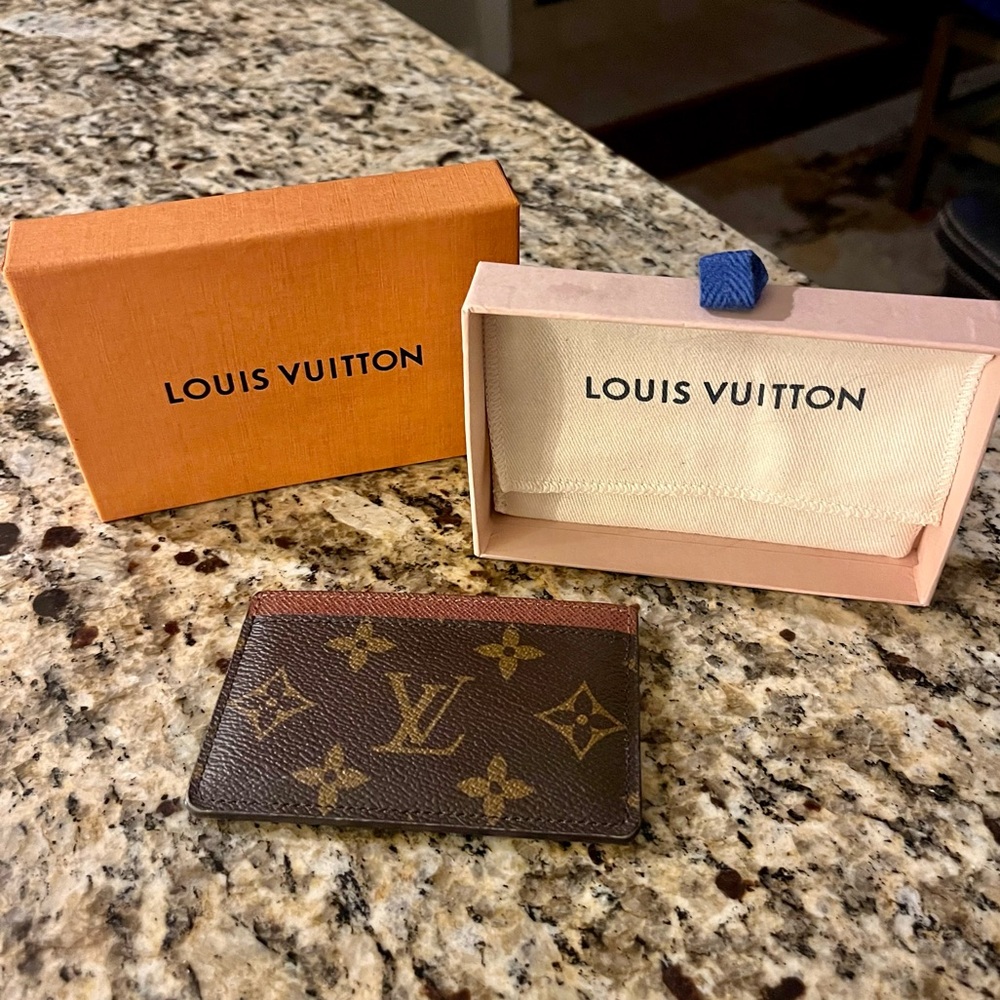 ✨NEW WITH TAGS IN ORIGINAL PACKAGING✨ Louis Vuitton Customizable Card Holder